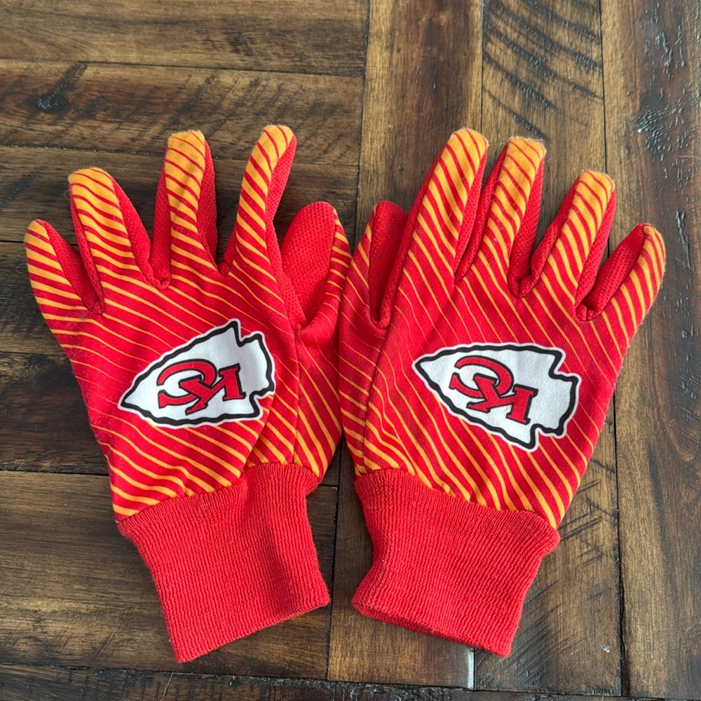 Kansas City Chiefs gloves
